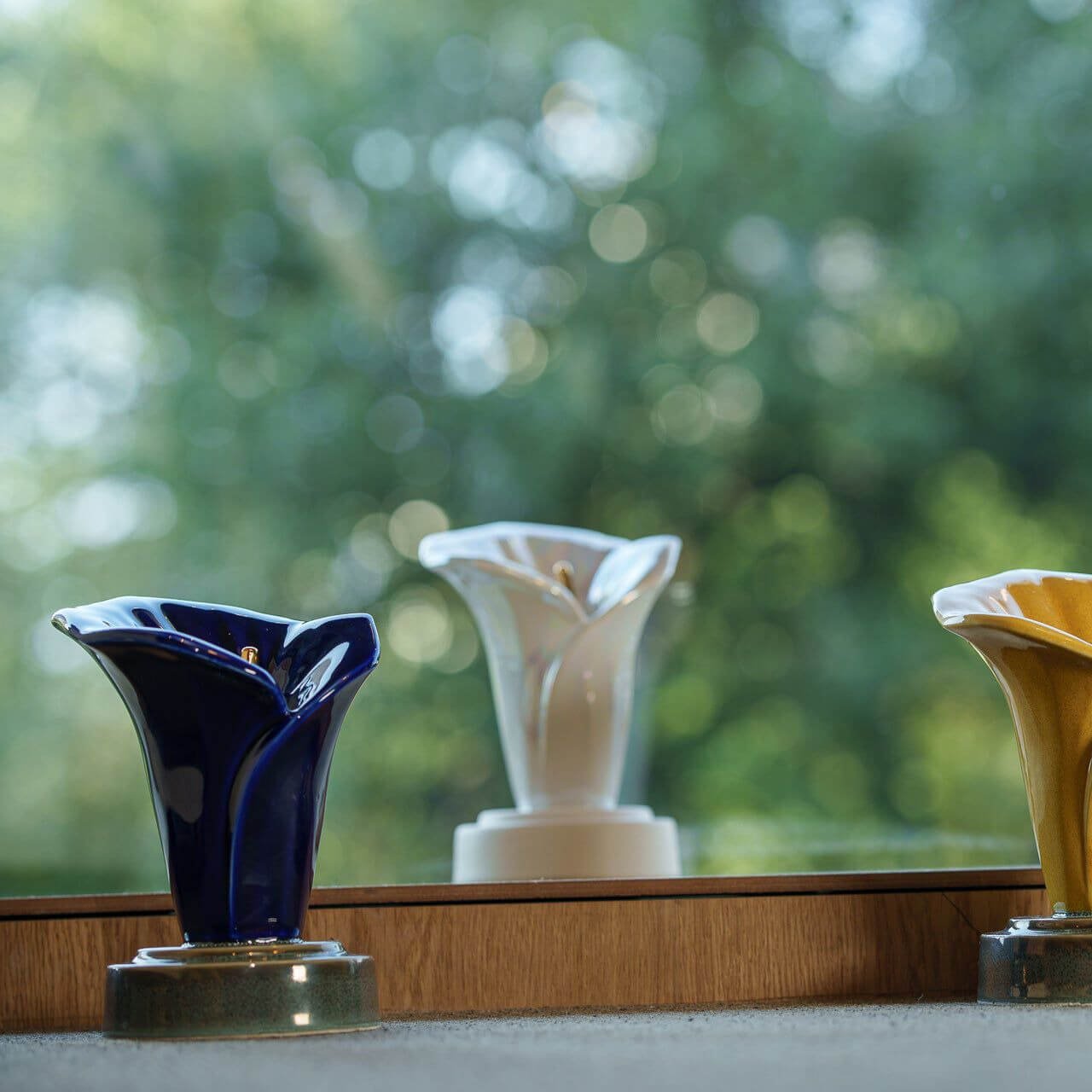 Μικρή αναμνηστική κεραμική τεφροδόχος "Calla Lily" Μπλε